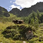 Wallnerhuette I Almblick Шале Mortschach